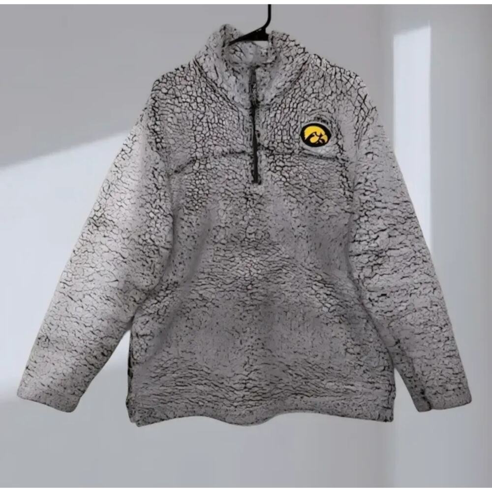 Iowa Hawkeyes Sherpa Quarter-Zip Pullover – Gray/Black Pattern (Unisex 2X)